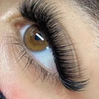 خدمات آرایشگری و زیبایی برازنده